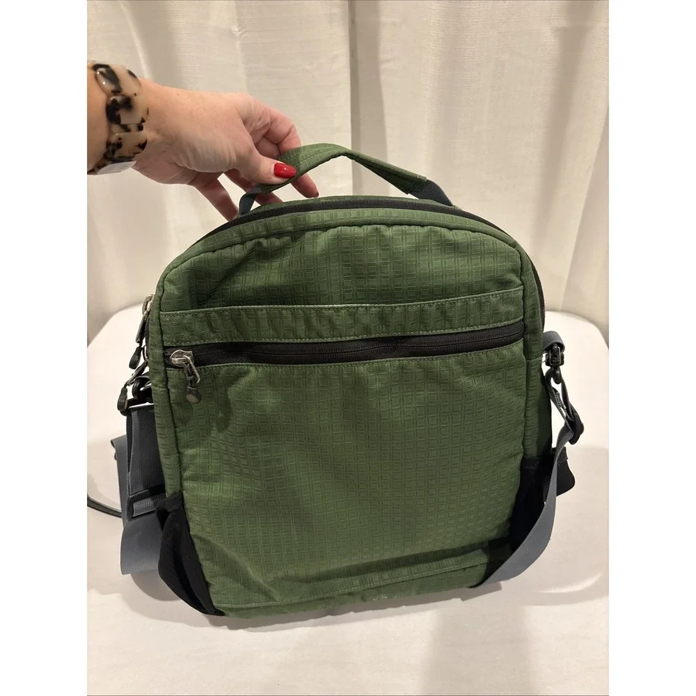Patagonia Vintage 30L Messenger Laptop‎ Sling Bag With Strap Green/Black